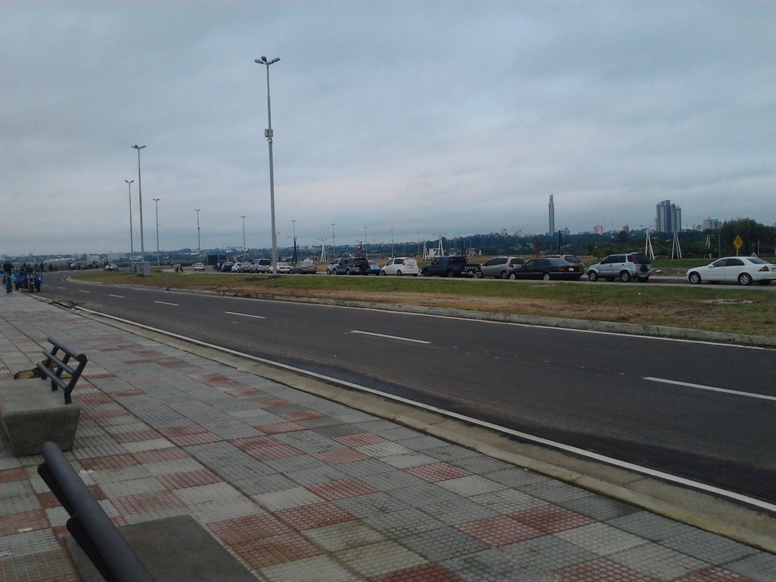 Costanera e Baía de Assunção ao entardecer